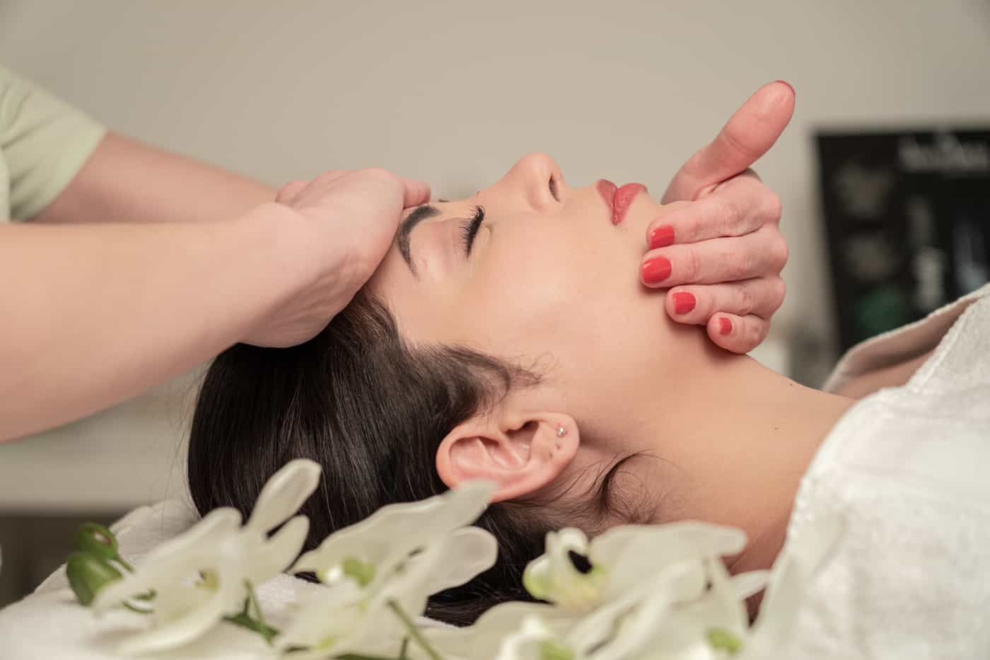 OM-Kosmetik Bild Gesichtsbehandlung